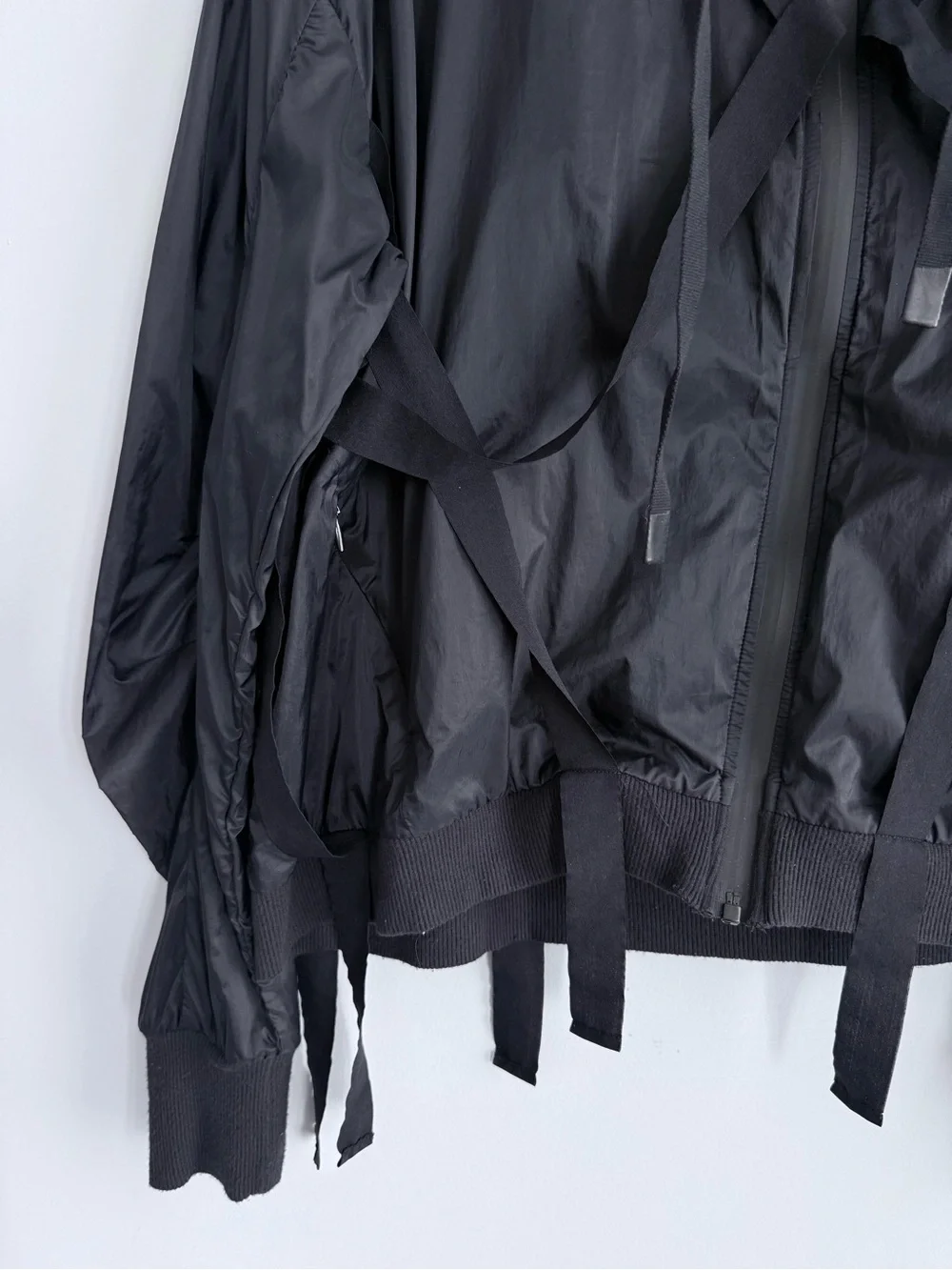 Alo Yoga Sway Jacket Black XL Strap Detail Shine Finish Streetwear Luxe Hooded